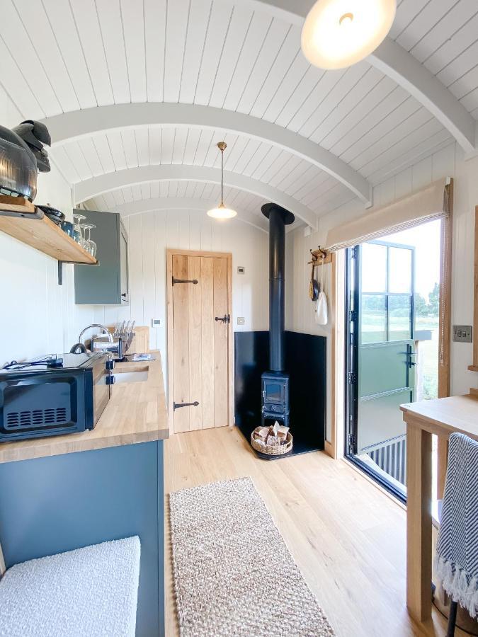Ketton The Black Swan Shepherd Hut מראה חיצוני תמונה
